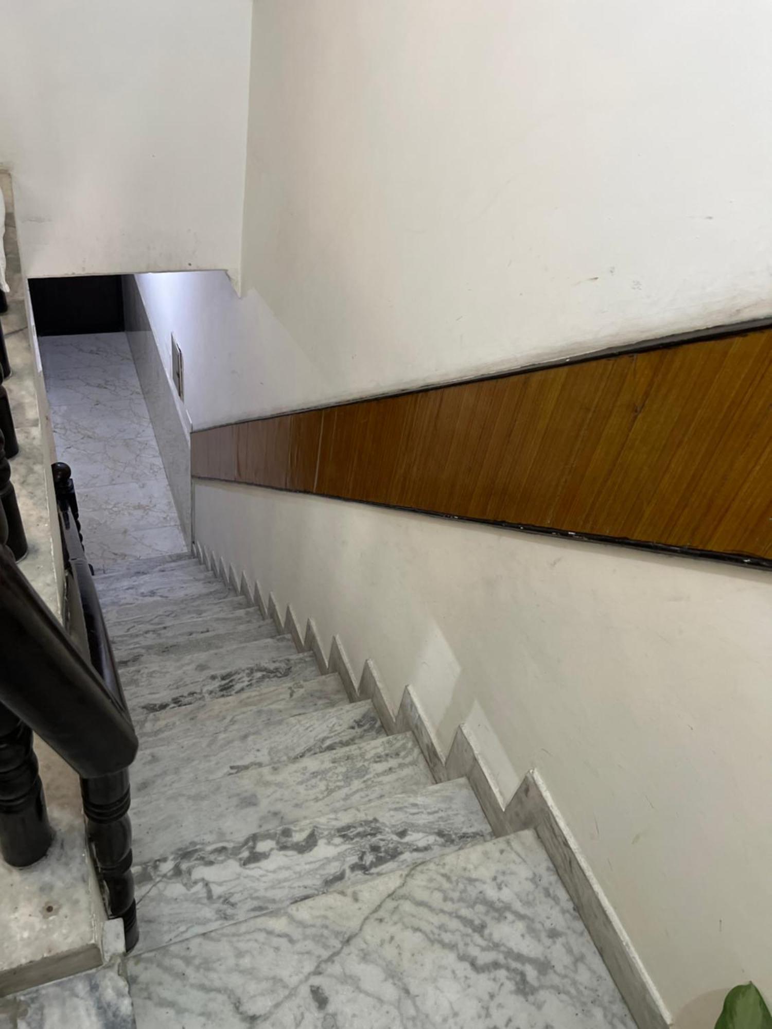 Raja Guest House -- Jalandhar Railway Station -- For Family, Couples, Travellers Exterior foto